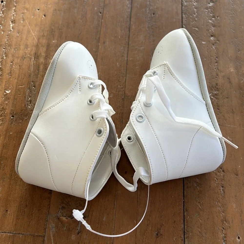 Classic white leather soft sole baby shoes